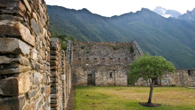 Das peruanische Choquequirao ist von alten Ruinen und mächtigen Bergen geprägt. (Bild: flickr.com/Danielle Pereira)