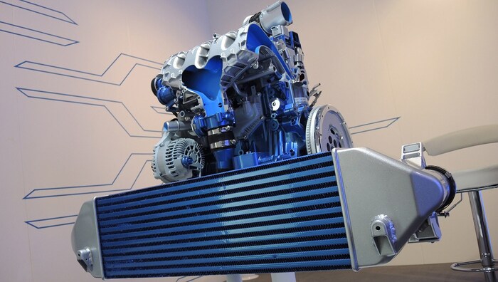 Der Ladeluftkühler ist überdimensioniert - man nahm einfach den größtmöglichen.