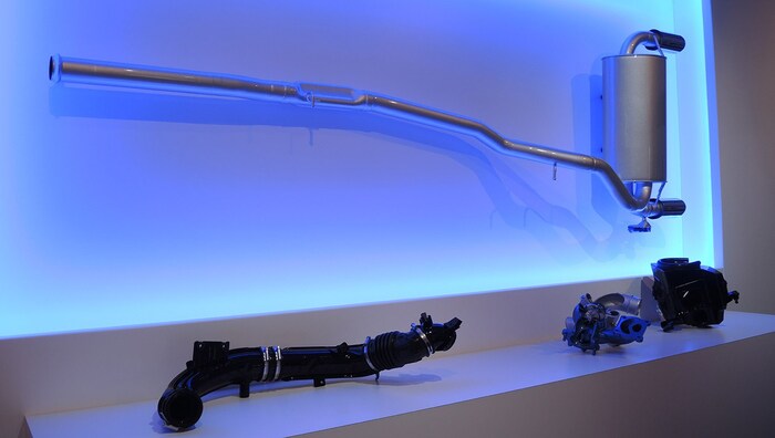 Die Auspuffanlage ist ungewöhnlich gerade - wenig Abgasgegendruck bedeutet mehr Leistung.