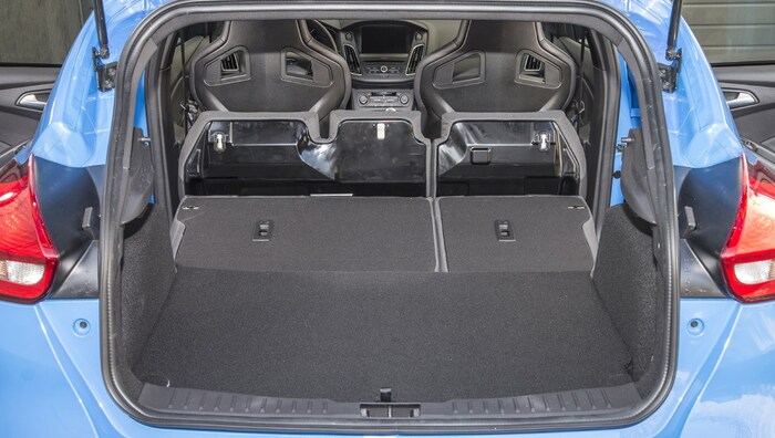 Der Kofferraum fasst 260 bis 1045 Liter.