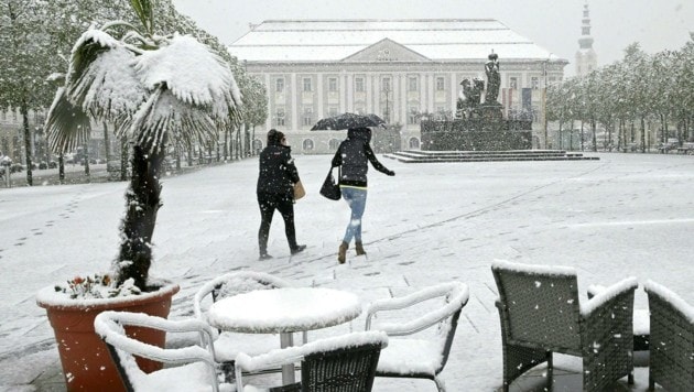 Auch Klagenfurt soll laut Meteorologen zumindest angezuckert werden. (Bild: APA/GERT EGGENBERGER)