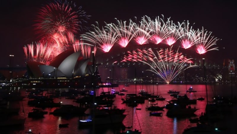 Das Feuerwerk in Sydney zieht sonst Tausende Zuschauer zum Jahreswechsel in seinen Bann. (Bild: AP)