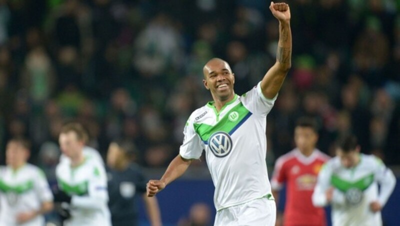 Naldo stürzte Manchester United ins Tal der Tränen (Bild: APA/AFP/DPA/PETER STEFFEN)