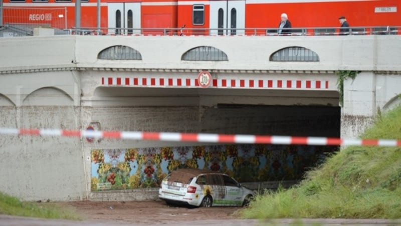 An dieser Bahnunterführung in Schwäbisch Gmünd starben zwei Menschen. (Bild: EPA)