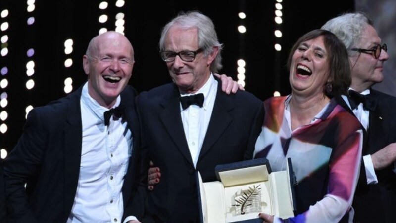 Ken Loach (Mitte) mitPaul Laverty (links) und Rebecca O'Brie (Bild: AFP)