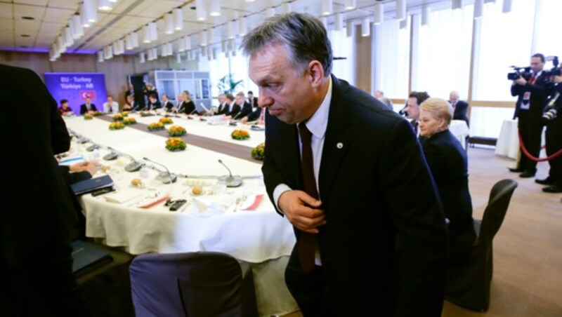 Am Veto von Ungarns Ministerpräsident Viktor Orban ist ein Türkei-Deal vorerst gescheitert. (Bild: AP)