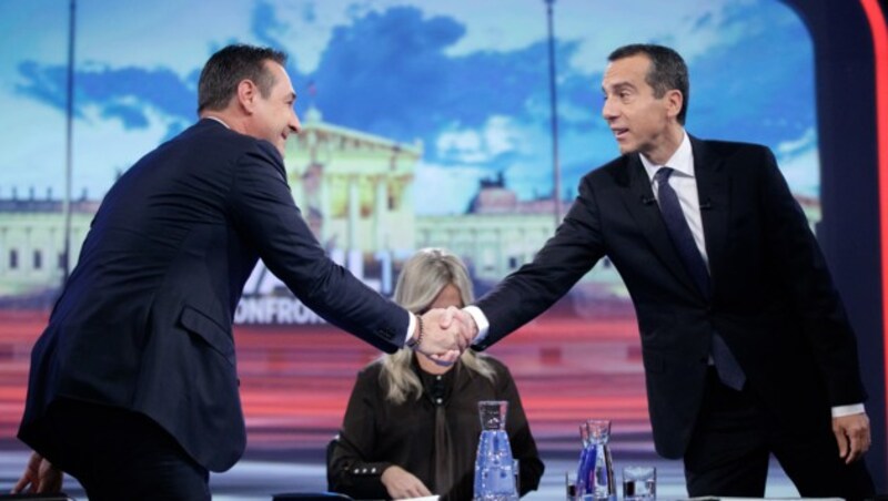 Das obligatorische Handshake vor dem Duell (Bild: APA/GEORG HOCHMUTH)