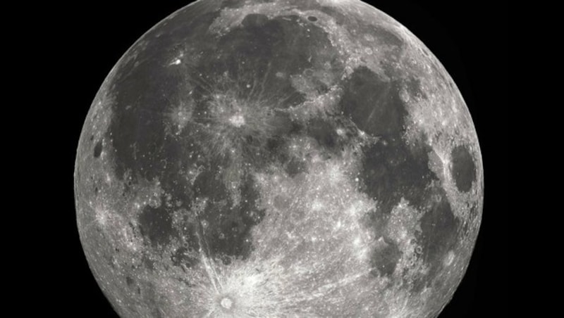 Die dunklen Mare auf dem Mond (Bild: Wikimedia/Gregory H. Revera (CC BY-SA 2.0))