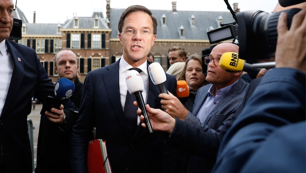Ministerpräsident Mark Rutte gab die Bildung einer Vier-Parteien-Allianz bekannt. (Bild: AFP)