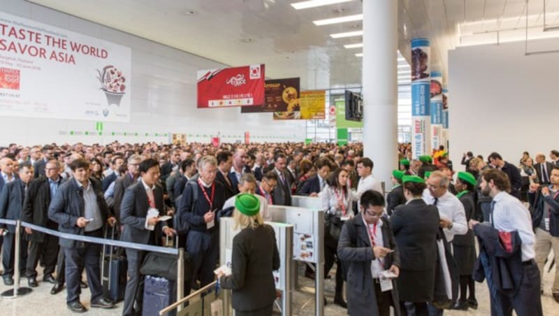 Der Ansturm auf das Messegelände ist enorm. In Summe werden 160.000 Besucher erwartet. (Bild: Koelnmesse GmbH, Sven Otte)