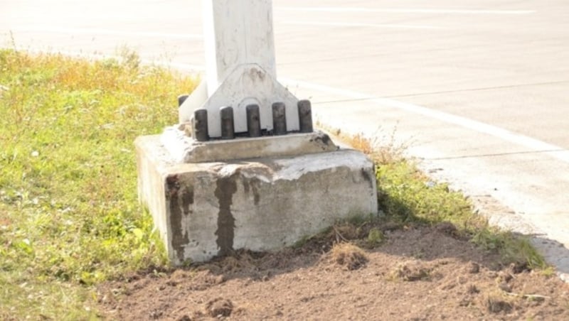 Die Säule, in die Bernhard Speer mit seinem Wagen gekracht ist. (Bild: Thomas Lenger)