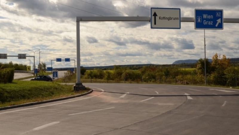 Hier kam das Unfallauto von der Fahrbahn ab. (Bild: Thomas Lenger)