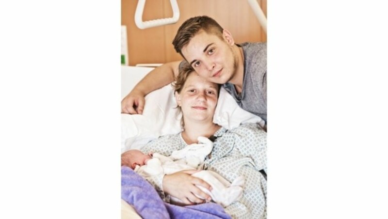 Marcell und seine Vanessa nach der Geburt des ersten gemeinsamen Sohnes (Bild: ATV)