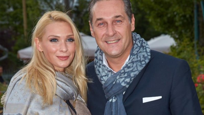 Hier noch glücklich vereint: Philippa Beck und Ex-Vizekanzler Strache (Bild: Starpix/ Alexander TUMA)