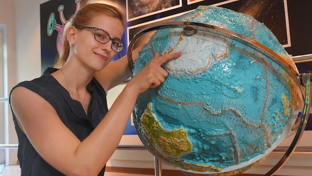 Im Klagenfurter Planetarium zeigte Carmen Possnig, was am Südpol auf sie zukommen wird. (Bild: w. pessentheiner)