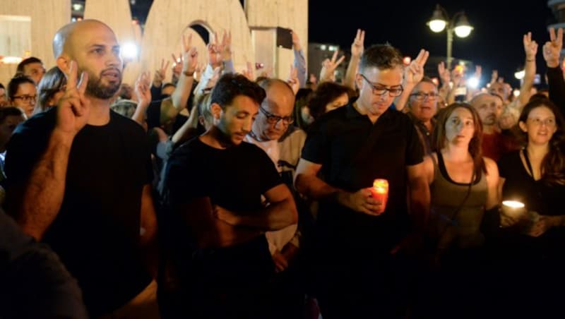 Mahnwache für Daphne Caruana Galizia in der Nacht auf Dienstag in Valletta (Bild: AFP)