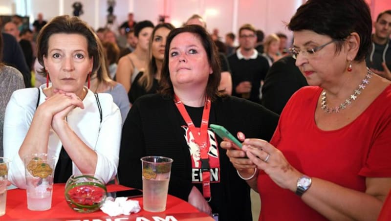 SPÖ-Frauenchefin Gabriele Heinisch-Hosek und Wiens Finanzstadträtin Renate Brauner am Wahlsonntag (Bild: APA/Roland Schlager)