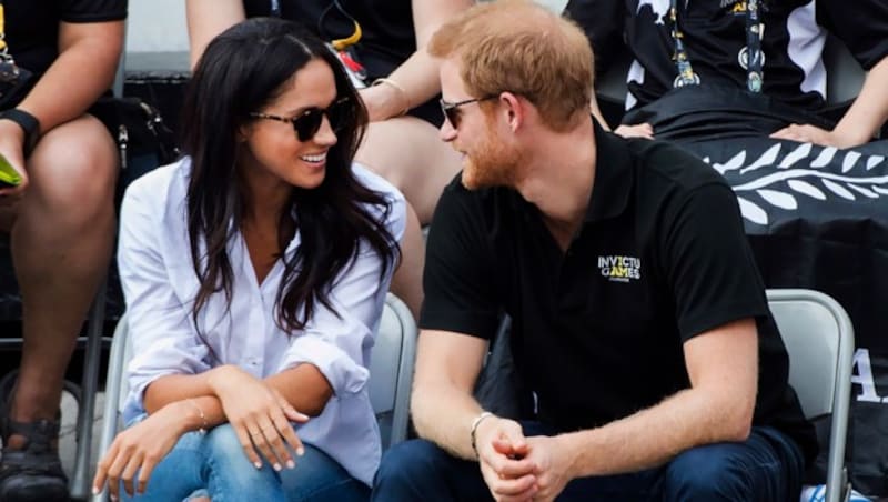 Verliebt: Meghan Markle und Prinz Harry (Bild: AP)