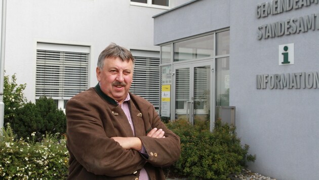 Bürgermeister Josef Wiesinger wurde Opfer eines Attentäters in seinem Gemeindeamt in Dimbach. (Bild: Kronen Zeitung)