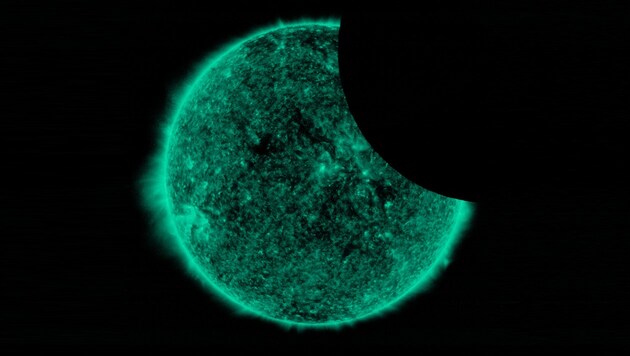 Die partielle Sonnenfinster durch den Mond am 19. Oktober 2017 (Bild: NASA)