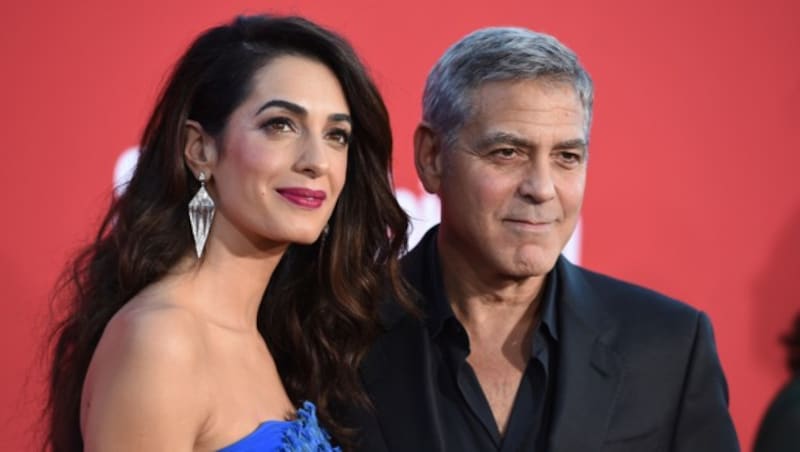 Amal und George Clooney (Bild: 2017 Invision)