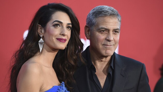 Amal und George Clooney (Bild: 2017 Invision)