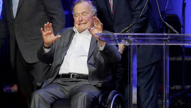 George H.W. Bush beim "Hurricanes Relief Concert" Ende Oktober 2017 Texas (Bild: Copyright 2017 The Associated Press. All rights reserved.)