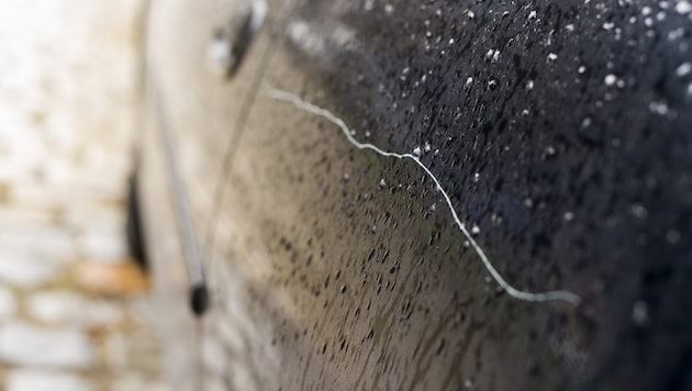 In Imst wurden in den vergangenen Tagen auf einem Parkplatz Autos beschädigt (Symbolbild). (Bild: stock.adobe.com, Symbolbild)