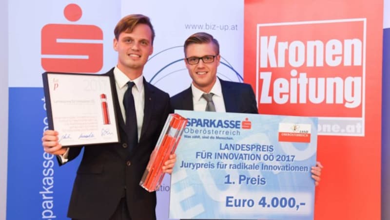 Bernhard Etzlinger (l.) und Andreas Aichhorn jubelten über den Jurypreis für radikale Innovationen. (Bild: Markus Wenzel)