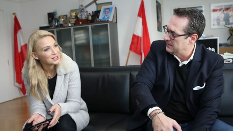 Heinz-Christian Strache mit Ehefrau Philippa Beck beim "Krone"-Interview (Bild: Peter Tomschi)