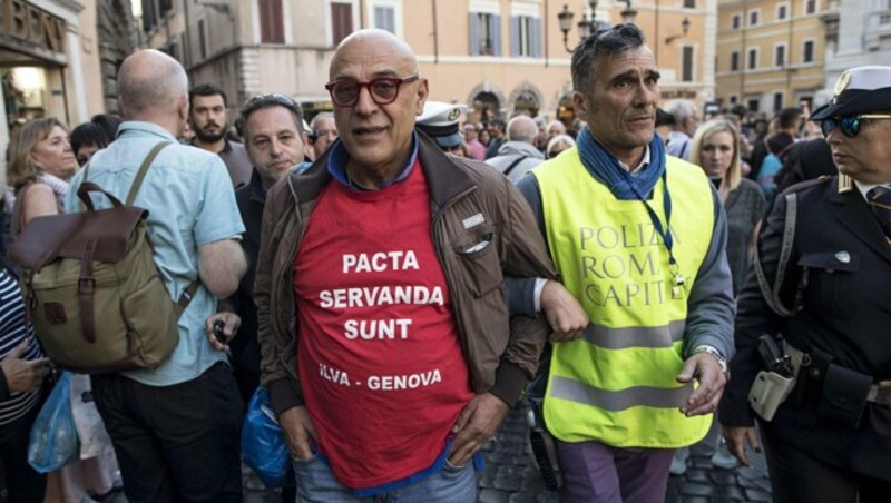 Graziano Cecchini bei seiner Festnahme durch die Polizei (Bild: AP/ANSA)