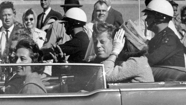 John F. Kennedy kurz vor seiner Ermordung in Dallas (Bild: AP (File))