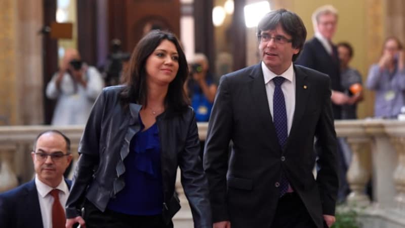 Der katalanischen Regierungschef Carles Puigdemont und seine Frau Marcela Topor (Bild: AFP)