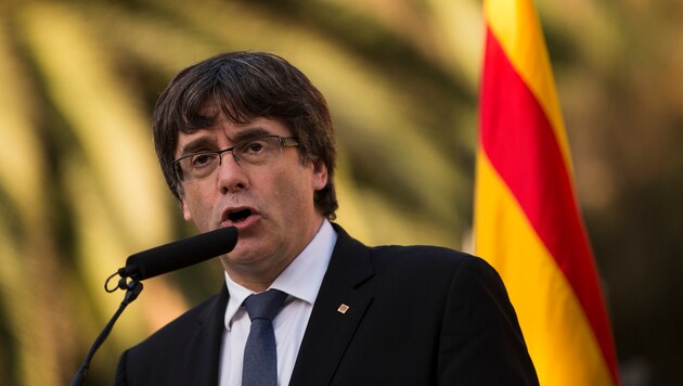 Carles Puigdemont hält an seinen Unabhängigkeitsplänen fest. (Bild: APA/AFP/PAU BARRENA)