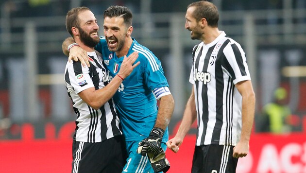 Jubel bei den Juventus-Assen Higuain, Buffon und Chiellini (Bild: Associated Press)