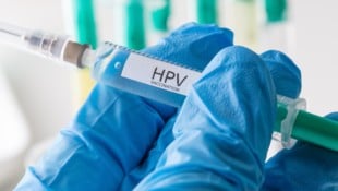 Die HPV-Impfung ist zweifelsohne wichtig. Der zusätzliche Bürokram schreckt so manchen Gynäkologen davon aber ab (Bild: ©Tobias Arhelger - stock.adobe.com)