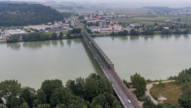 Ab dem Sommer 2018 wird die Mauthausener Donaubrücke saniert. (Bild: KERSCHBAUMMAYR)