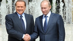 v.l.: Italiens Ex-Premier Silvio Berlusconi und Russlands Präsident Wladimir Putin (Archivbild) (Bild: AFP)