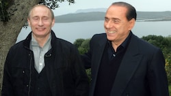 Von links: Der russische Präsident Wladimir Putin und Italiens Ex-Premier Silvio Berlusconi (Archivbild) (Bild: AFP)