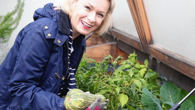 Lou Lorenz-Dittlbacher liebt die Entspannung im Garten. (Bild: Zwefo)