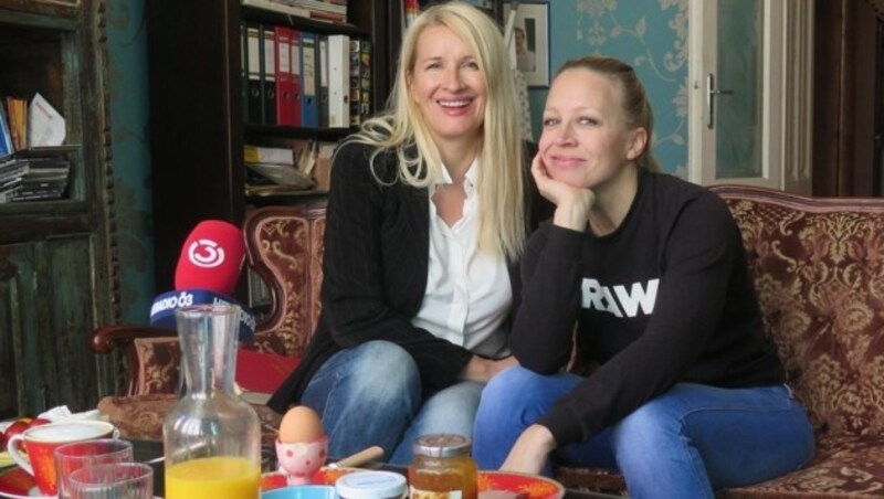 Nina Proll zu Gast bei Claudia Stöckls "Frühstück bei mir" (Bild: Ö3)