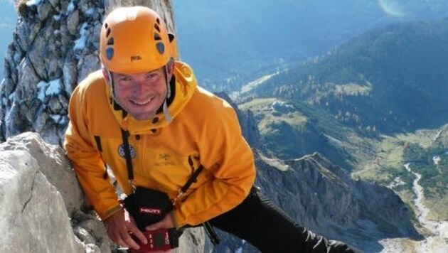 Landesgeologe Gerald Valentin(hier bei Einsatz auf der Bischofsmütze)kennt die Gefahrenstellen. (Bild: Land Salzburg)