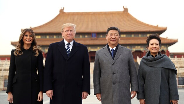 Donald und Melania Trump mit Chinas Präsident Xi Jinping und seiner Frau Peng Liyuan (Bild: AP)