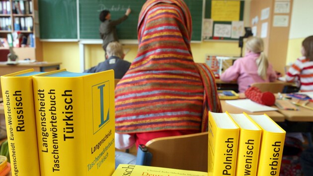 In Linzer Schulen sitzen im Schnitt 60 Prozent Kinder mit nichtdeutscher Muttersprache. (Bild: VOTAVA/DPA)