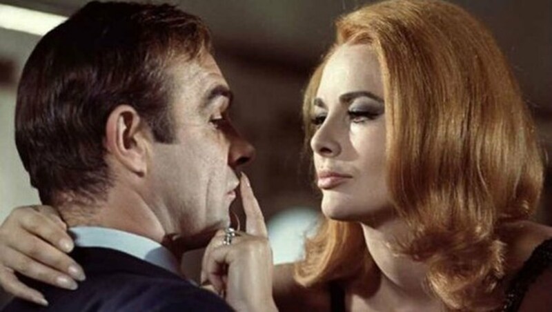 Sean Connery und Karin Dor in "James Bond - Man lebt nur zweimal" (1967) (Bild: Eon Productions)
