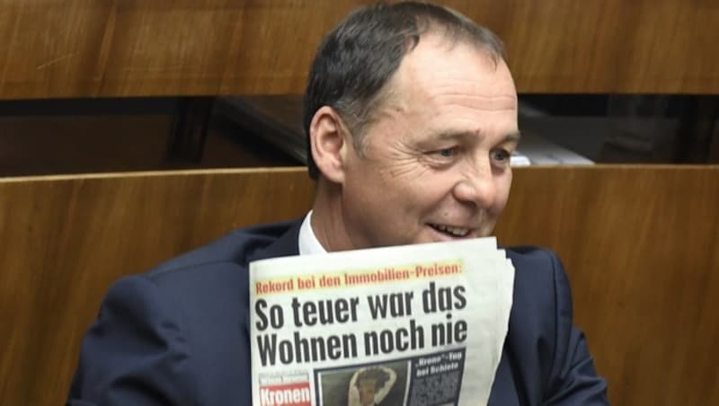 FPÖ-Mandatar Peter Wurm in einer Nationalratssitzung zum Thema Wohnen (Bild: APA/Robert Jäger)