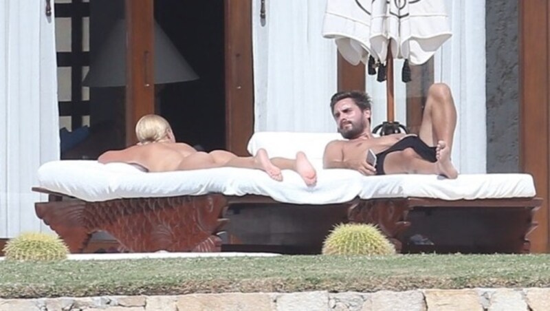 Sofia Richie sonnt sich nackt mit Lover Scott Disick in Cabo San Lucas. (Bild: www.PPS.at)