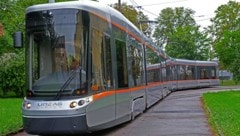 Ein 15-Jähriger wurde von einer Linzer Straßenbahn (Symbolfoto) erfasst. (Bild: Einöder, Krone KREATIV)