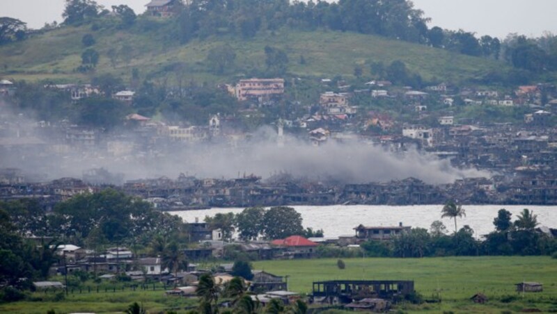 Die Stadt Marawi liegt nach den Kämpfen mit den Terroristen in Trümmern. (Bild: AP)