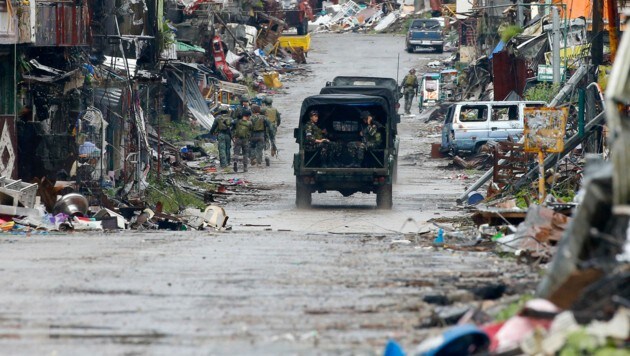 Fünf Monate lang haben sich Regierungstruppen und Islamisten in Marawi heftige Kämpfe geliefert. (Bild: AP)